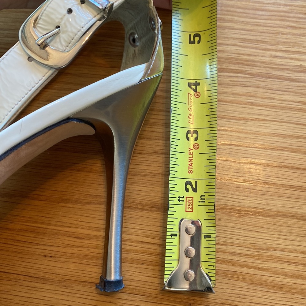 STUART WEITZMAN High Heel Patent White & Silver Ankle Strap Sandals Sz 8-1/2M - Picture 12 of 13